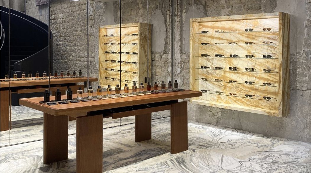 Walls, floors, furniture and installations — Budri